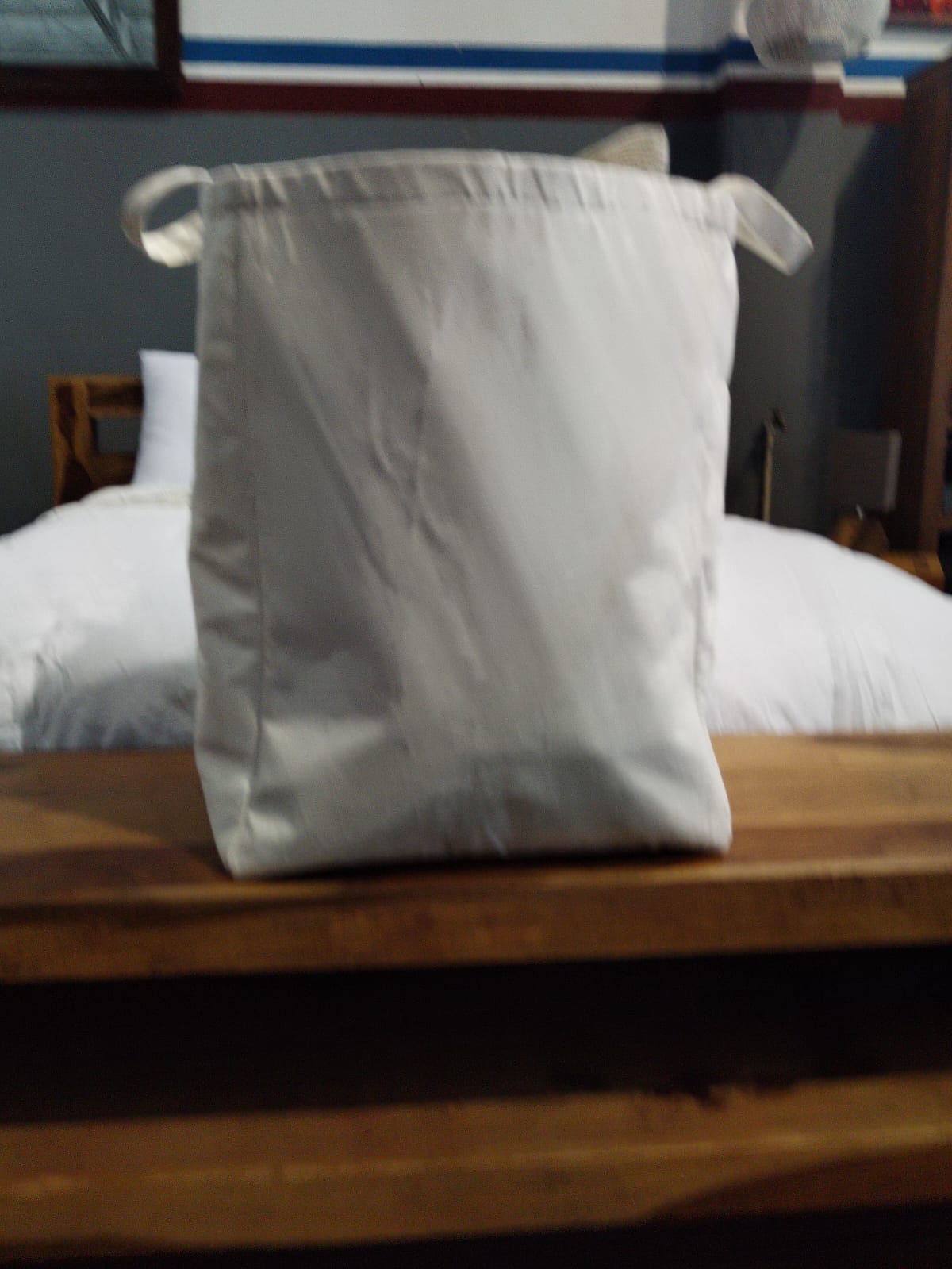 Bolsa de ropa - Disponible en color Gris y Blando